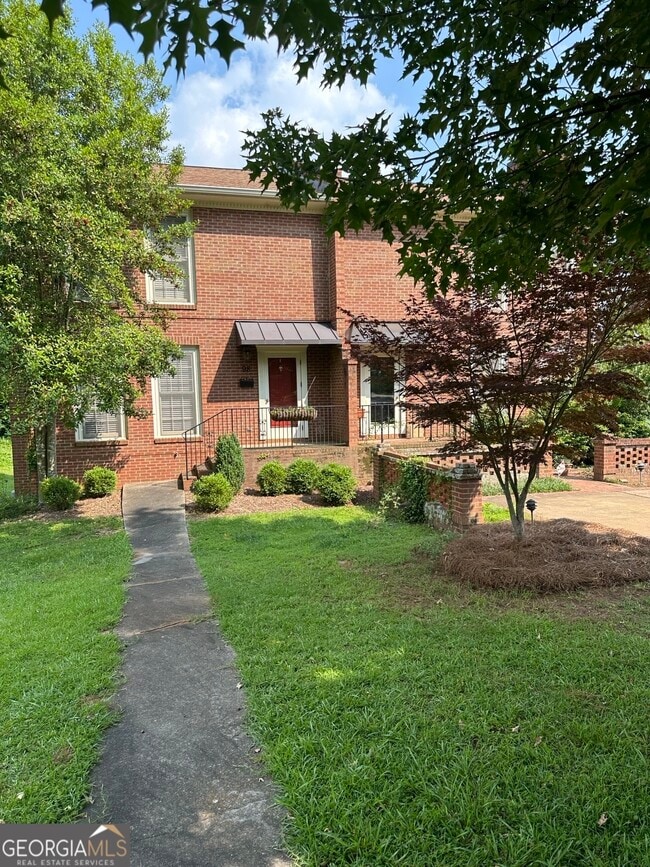 Primary Photo - 98 Lagrange St