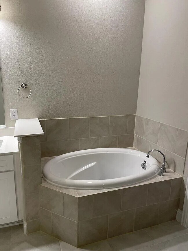 Building Photo - 207 Suma Dr