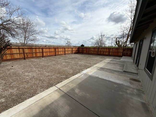 Building Photo - 3 bedroom 2 bath home for rent