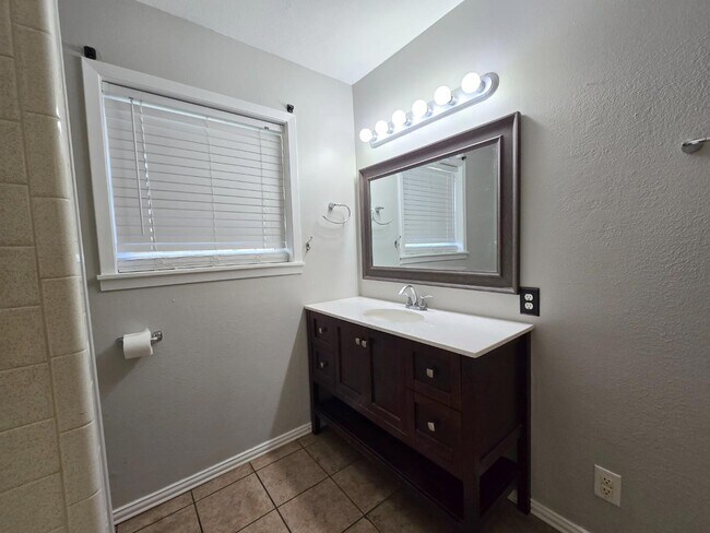 Building Photo - 140 Alaska St