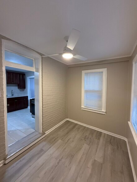 Building Photo - 5545 N Luna Ave