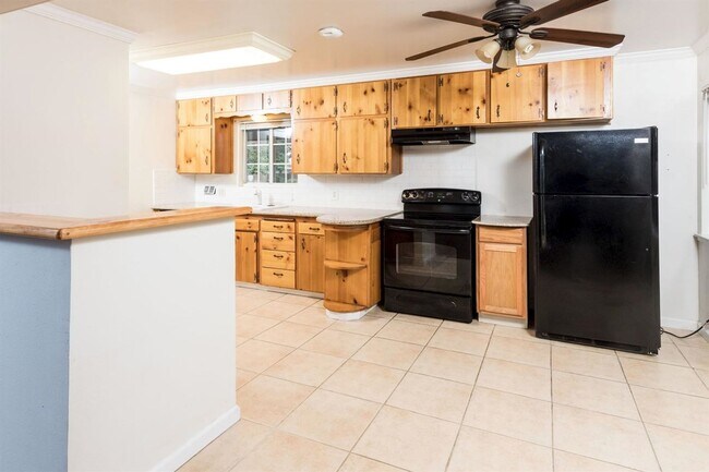 Building Photo - Nicely Remodeled North Fresno 3/1.5