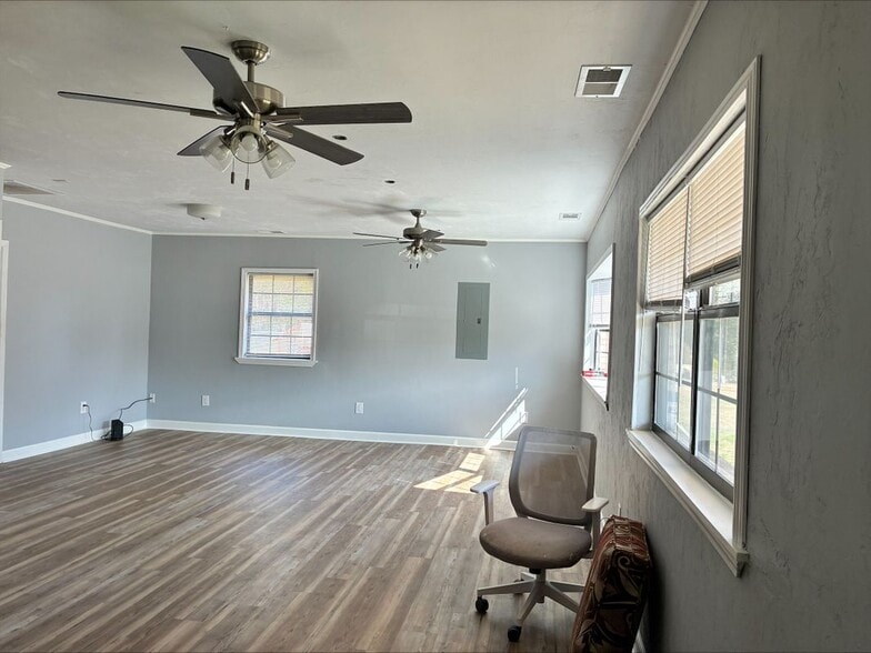 Building Photo - 1852 Hopkins Dr