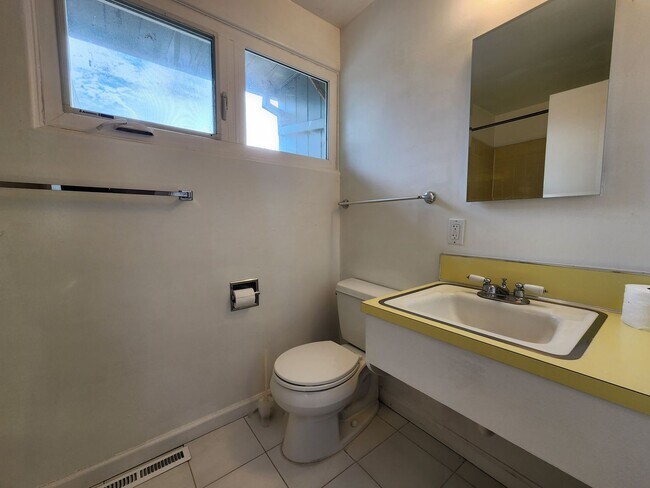 Building Photo - 2015 Cummings Dr