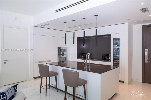 Building Photo - 300 Biscayne Boulevard Way