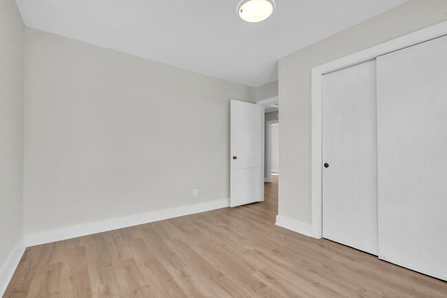 Building Photo - 2 Dunlap St