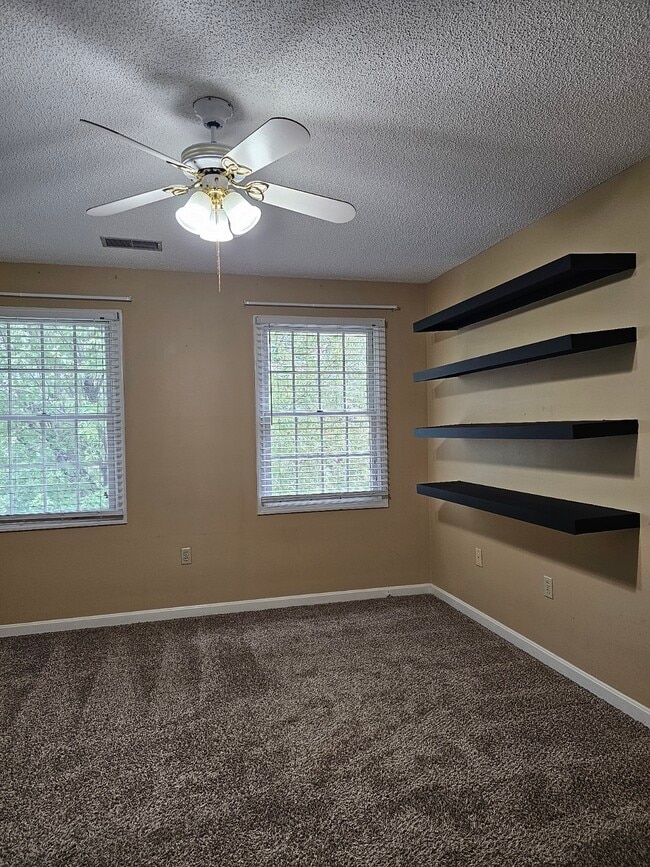 Building Photo - 113 Senseny Glen Dr