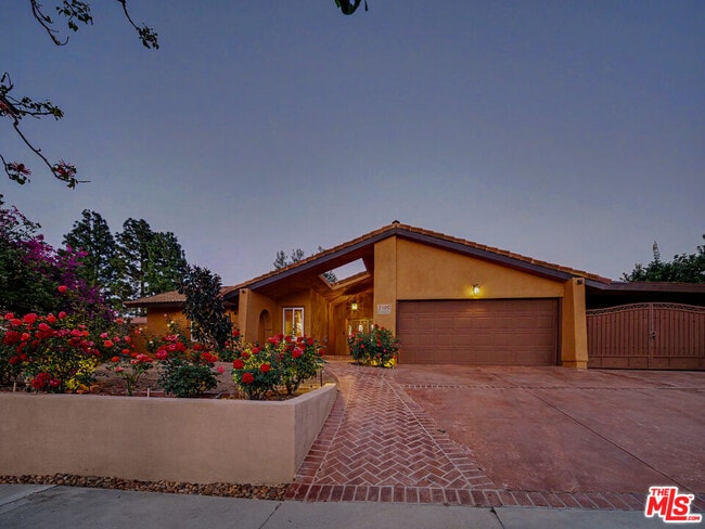 Building Photo - 3106 Voltaire Dr