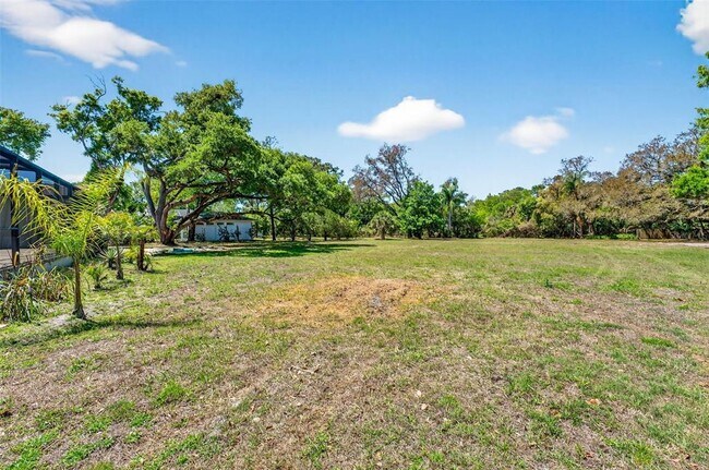 Building Photo - 2111 Paddock Cir