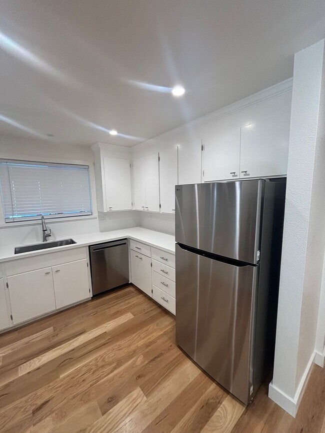 Building Photo - Recently Updated Large 4 Bedroom 2 Bathroom Bennett Valley Home