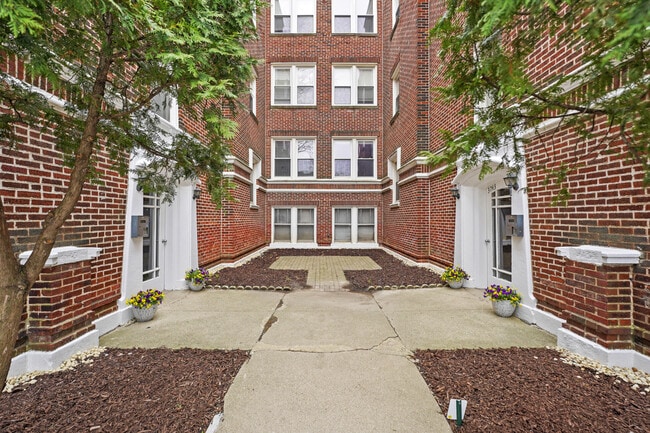Building Photo - 3741 W Argyle St