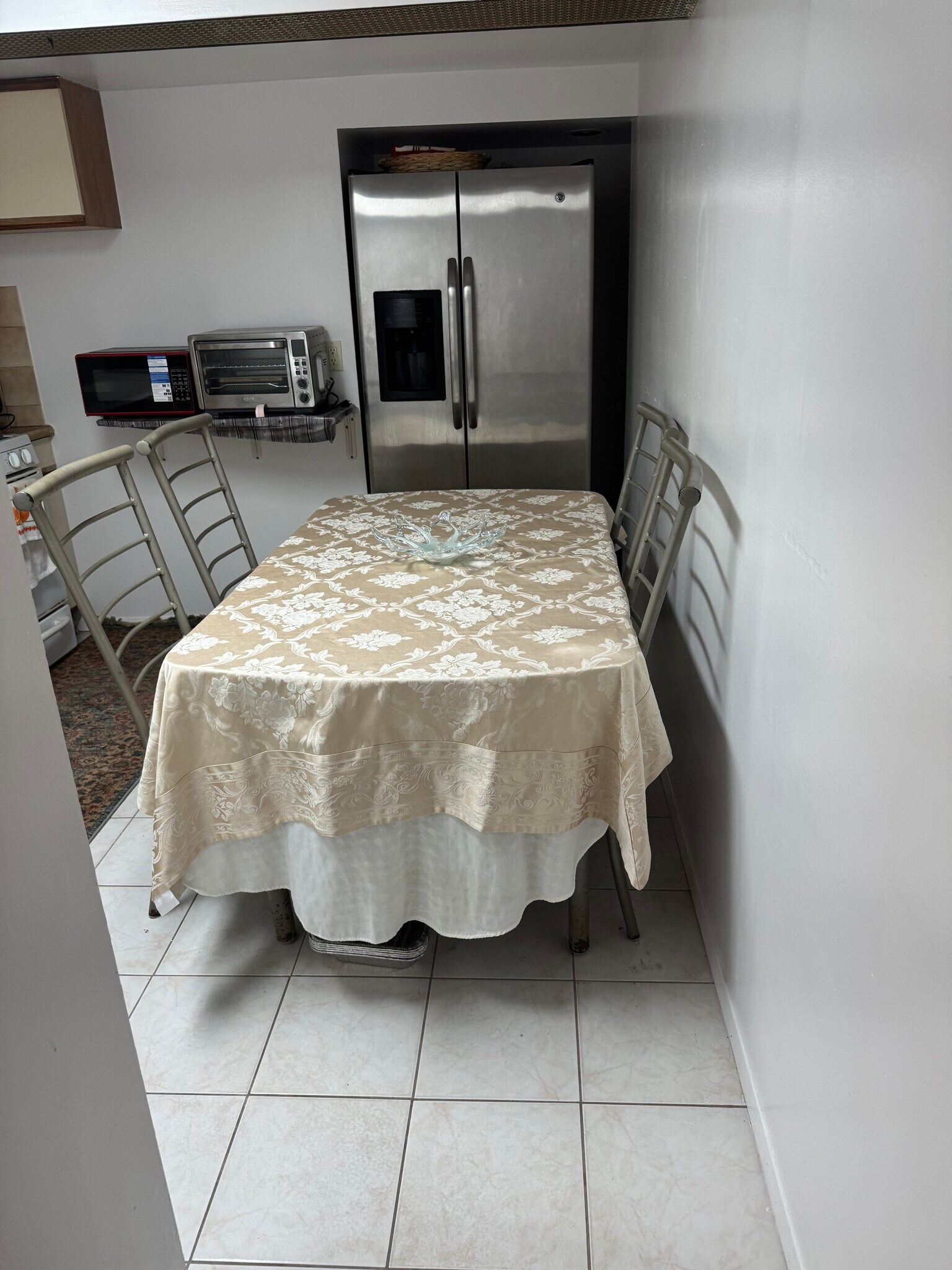 Kitchen table - 11856 222nd St