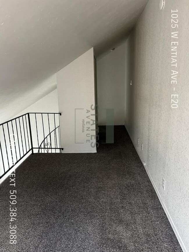 Building Photo - 1025 W Entiat Ave