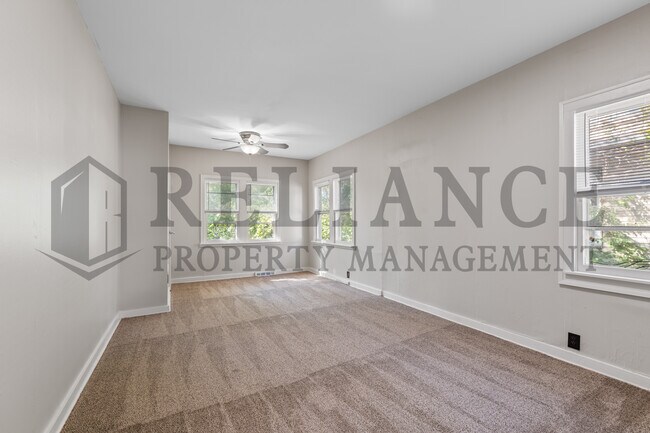 Building Photo - 1007 N Yale Ave