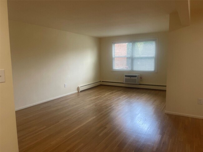 Building Photo - 130 S Park Ave