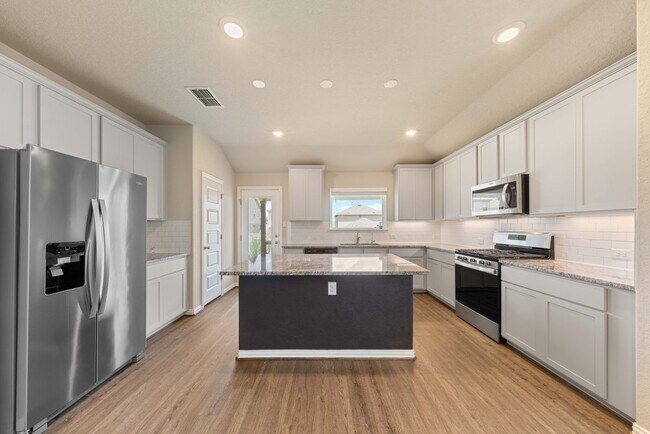 Building Photo - Stylish 3-Bed Home with Pool Access, Island Kitchen & Fenced Yard in New Braunfels