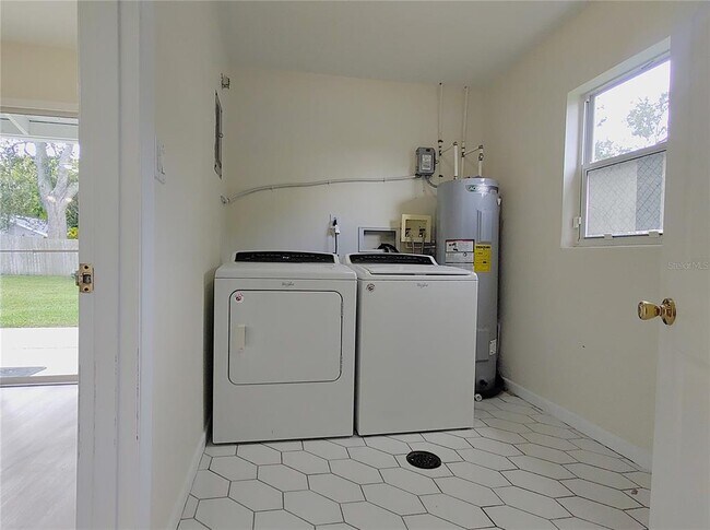 Building Photo - 516 Ellsworth St