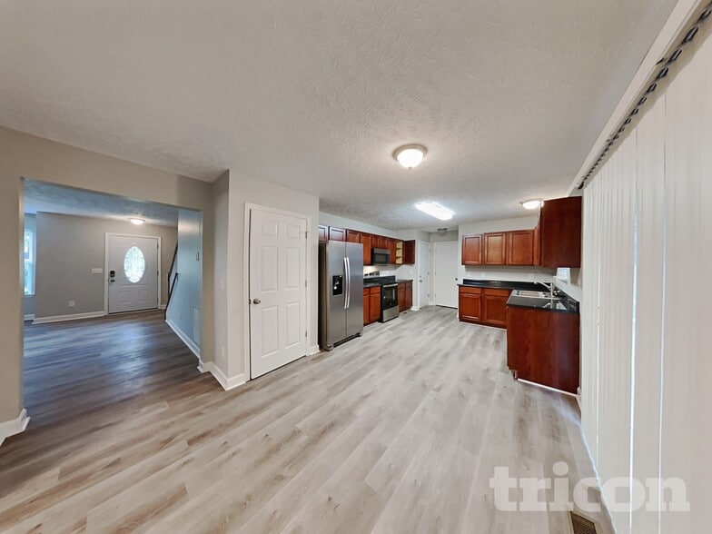 Building Photo - 140 Sundance Way