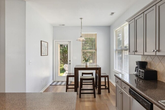 Building Photo - 15881 Elaine Ct