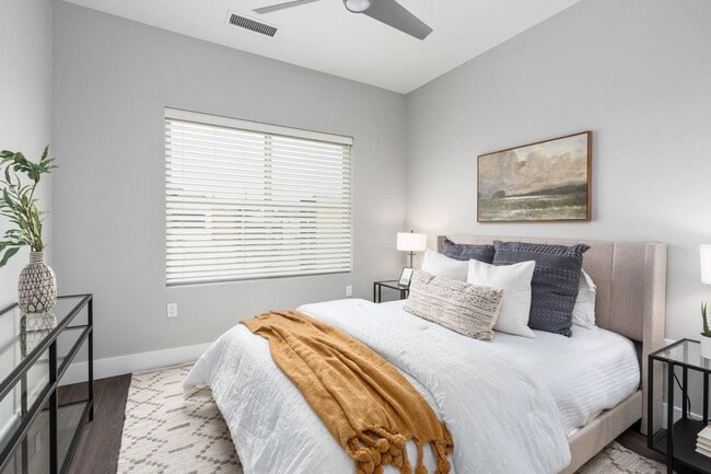 Building Photo - 2806 E Alluvial Ave