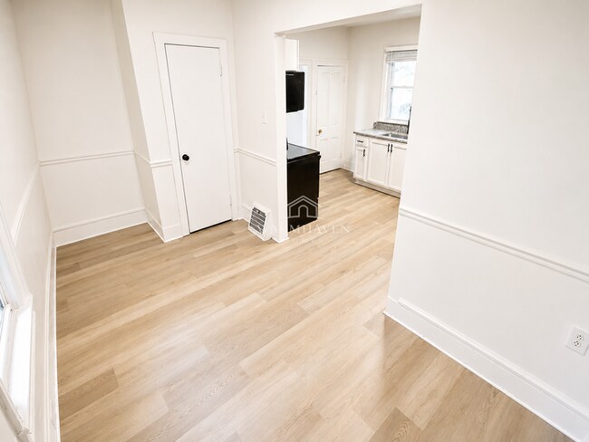 Building Photo - 688 Sherman | Inviting Home With A Clean Modern Interior
