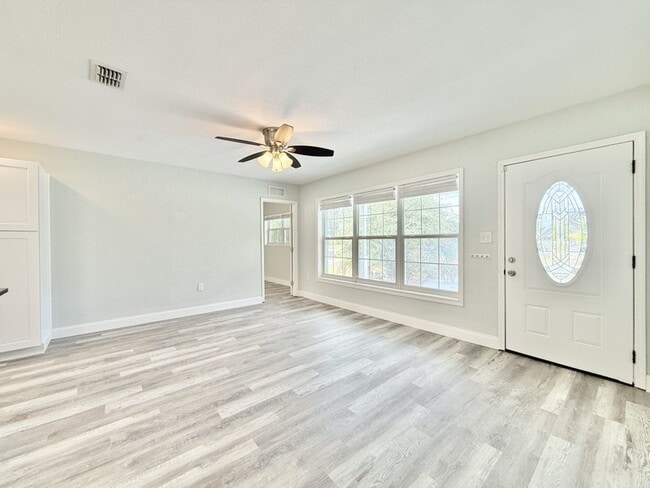 Building Photo - 9401 88th Way N