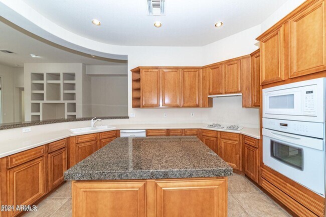 Building Photo - 11473 E Blanche Dr