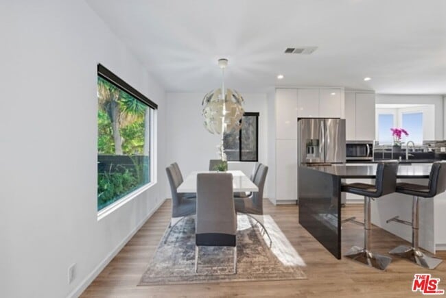 Building Photo - 10915 Ayres Ave