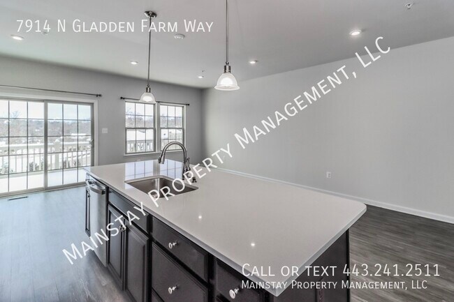 Building Photo - 7914 N Gladden Farm Way