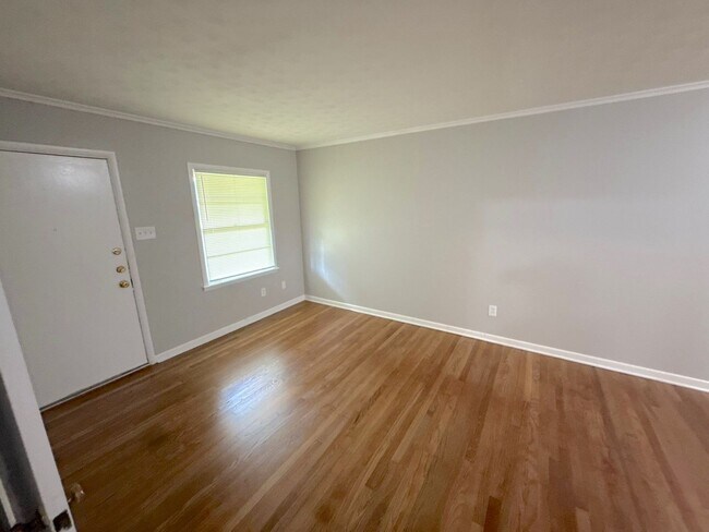 Building Photo - 1711 Myrna Ln