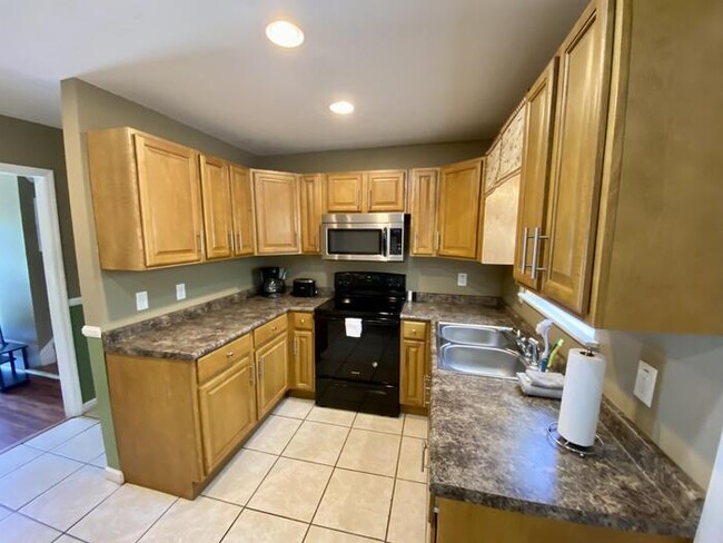 Building Photo - 3704 Timbercrest Dr NW