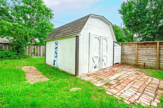 Building Photo - 1422 Wisterwood Dr