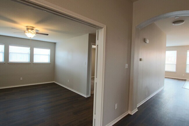 Building Photo - Stunning 3 bed 2 bath in Whitehouse ISD!