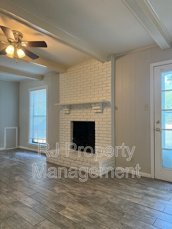 Building Photo - 3086 Estes St