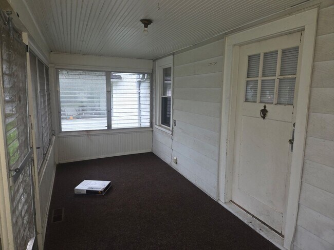 Building Photo - 327 S Talley Ave
