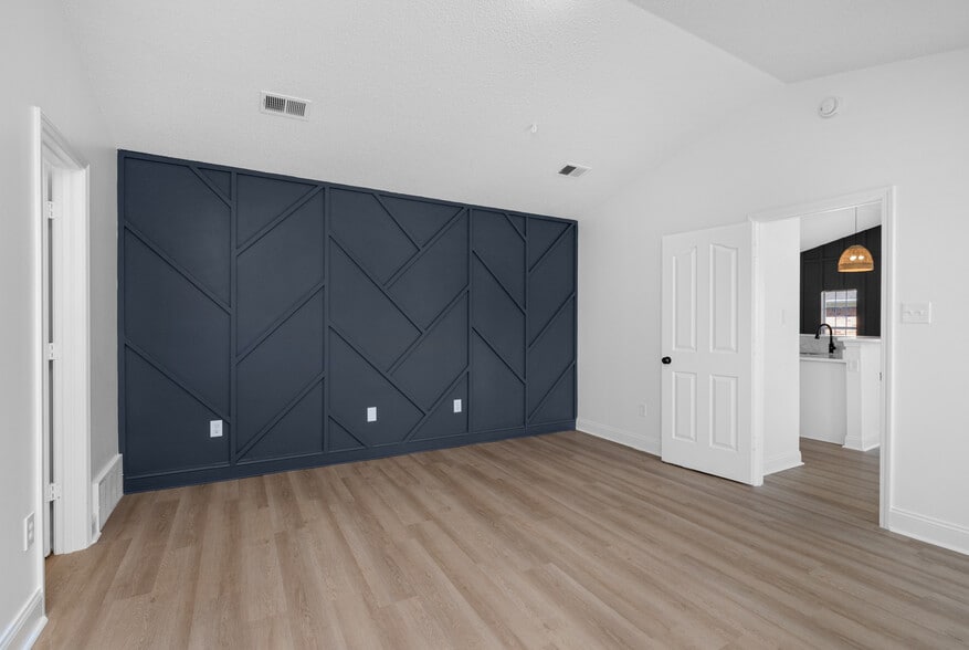 Building Photo - 750 Sweetwater Dr