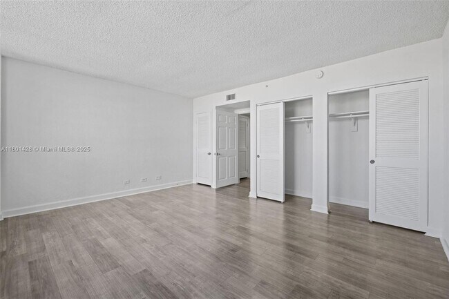 Building Photo - 1500 Bay Rd