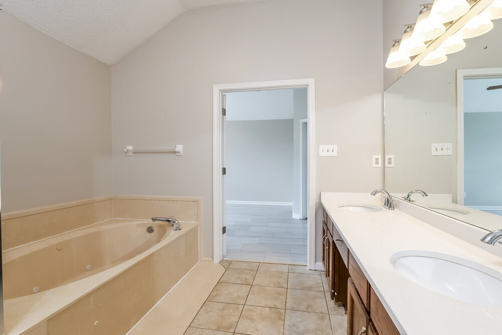 Building Photo - 4670 Shadow Tree Cove