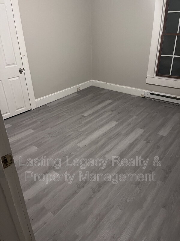 Building Photo - 438 Crews St
