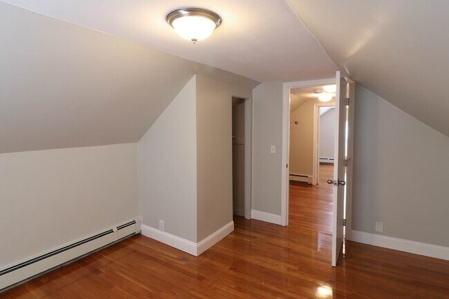 Building Photo - 346 Lowell St
