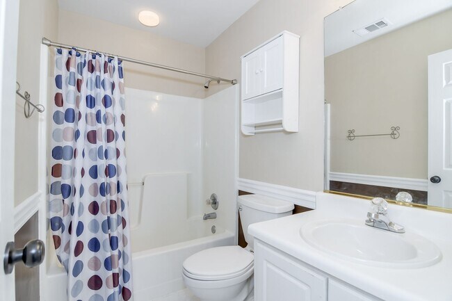 Building Photo - Large 3 Story Home in Evans!