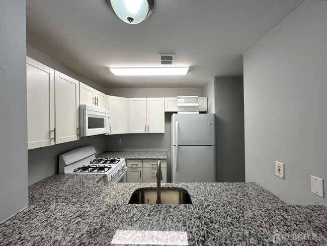 Building Photo - 610 Edpas Rd