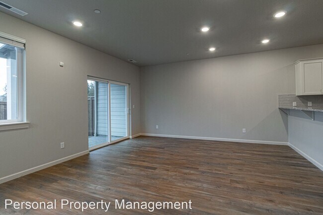 Building Photo - 3 br, 2.5 bath House - 4220 S Cloverhill Way
