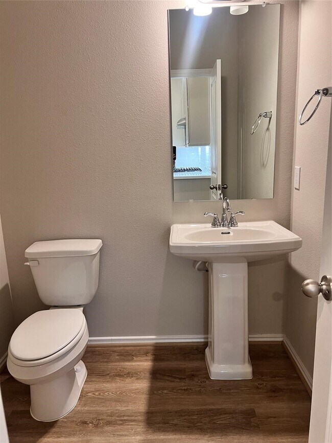 Building Photo - 8420 Int'l Fls Dr