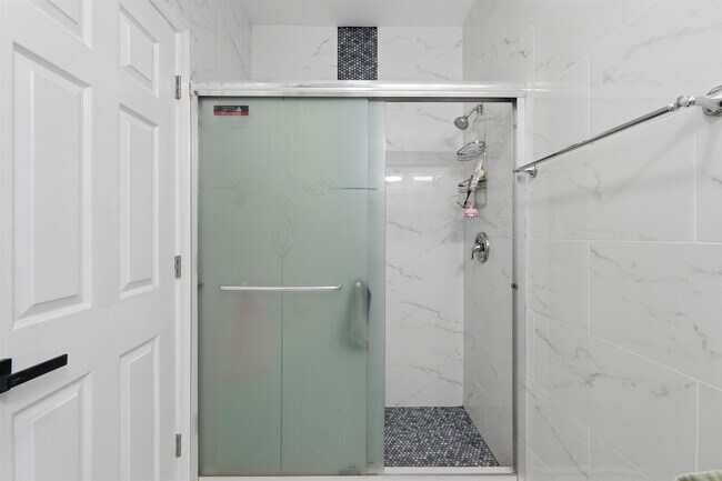 Building Photo - 17 Troy St