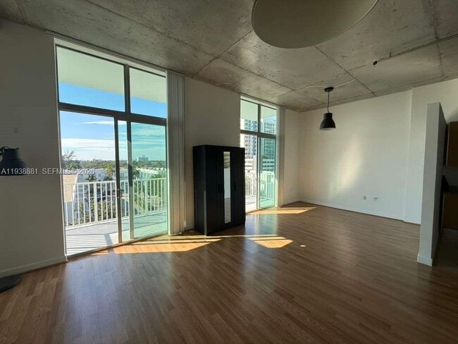 Building Photo - 2100 Van Buren St