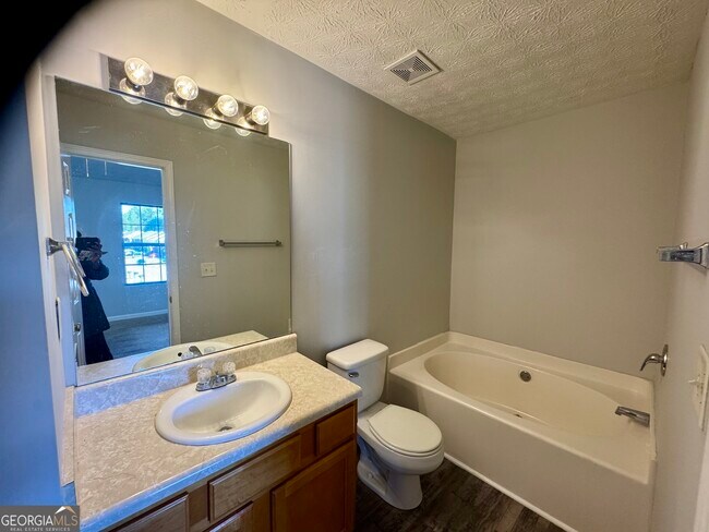 Building Photo - 5663 Windfall Ln