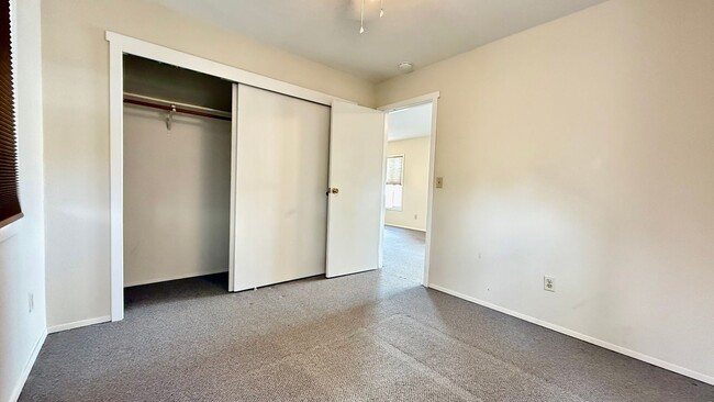 Building Photo - Central Olympia 2 Bedroom Townhome - Avail...