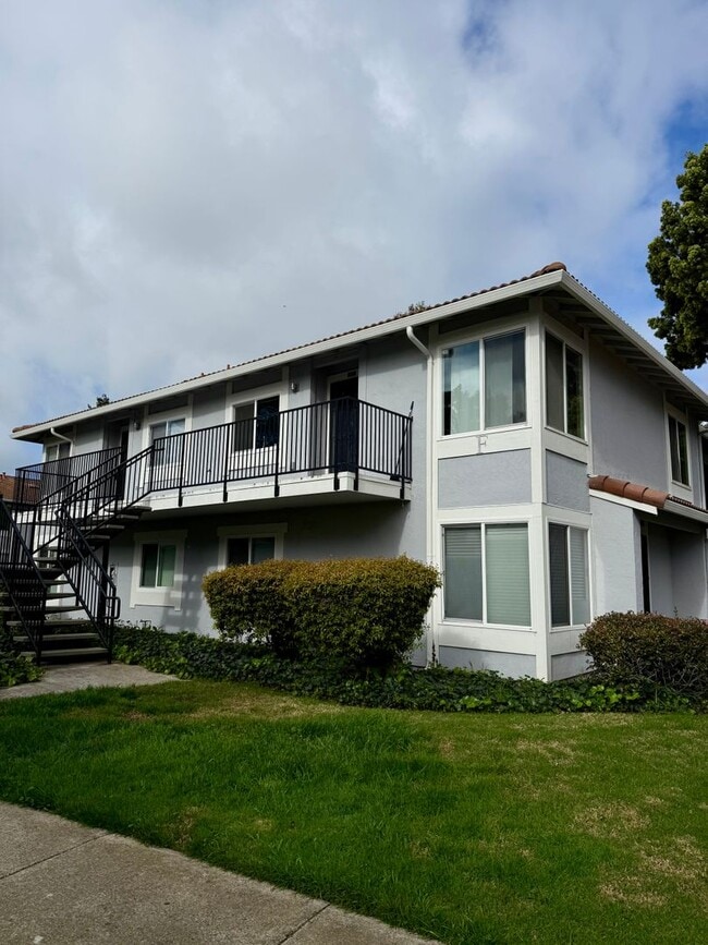 Building Photo - $2,190 / 1 BEDROOM CONDO - PRIME LOCATION! $500 Off 1st Payment!