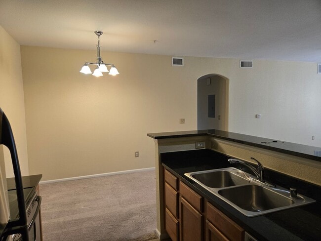 Building Photo - Beautiful 2 Bed, 2 bath condo